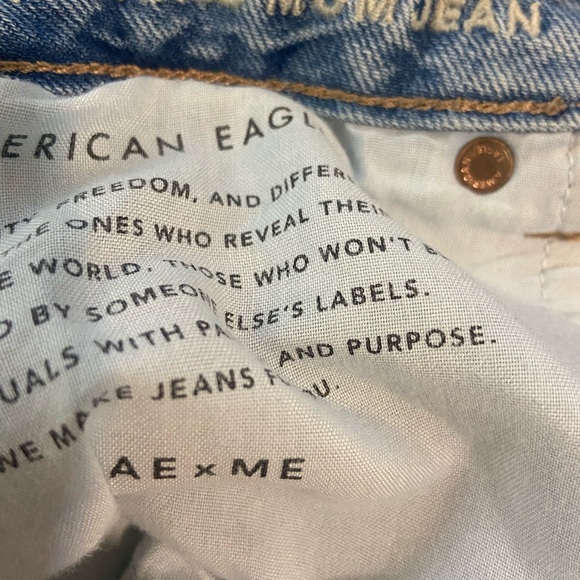 American Eagle Relaxed Mom Jean 10 Long - Picture 3 of 3